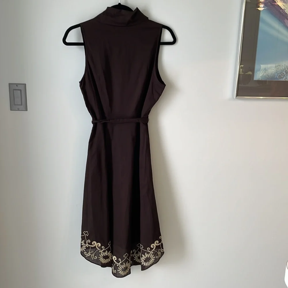 Le Chateau ladies sleeveless dress. Detailed embroidery embellishment, medium - Picture 4 of 8